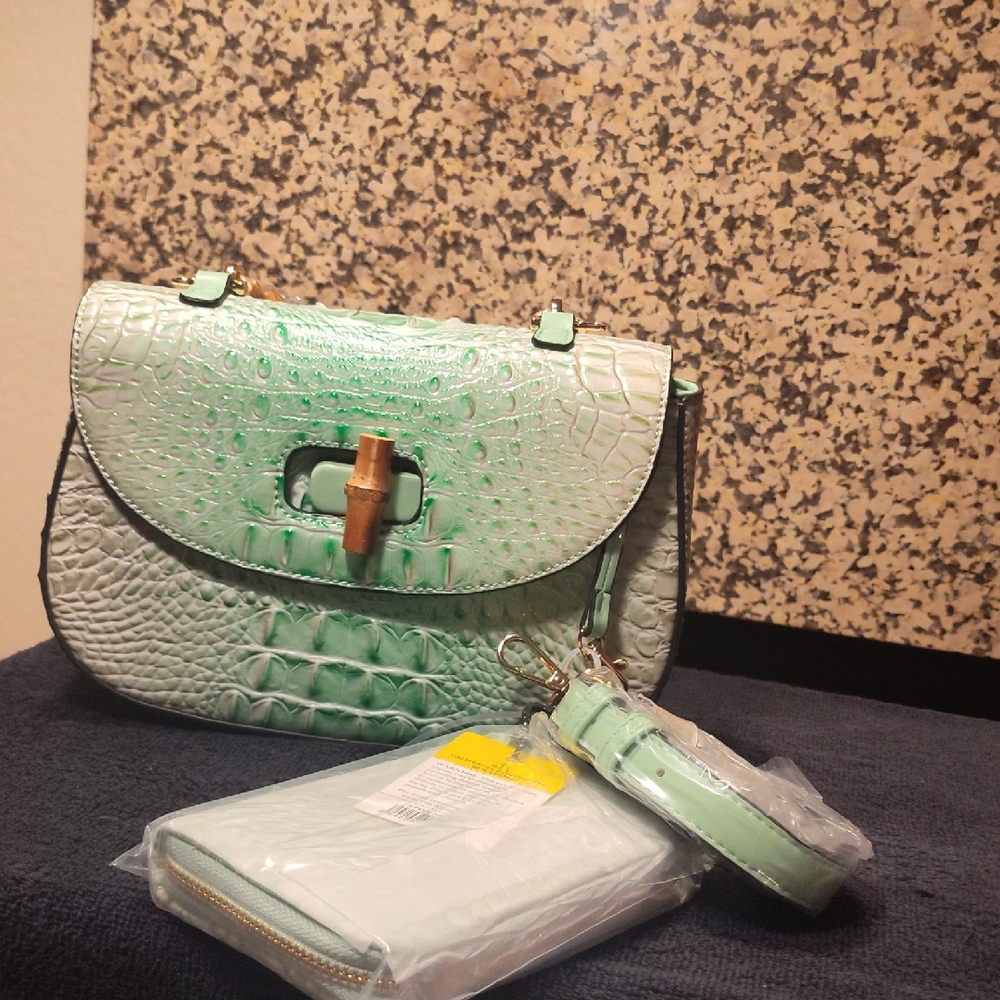 Elegant Green Crocodile Pattern Crossbody Bag